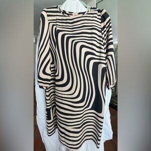 Tahari Black and Cream Shift Dress